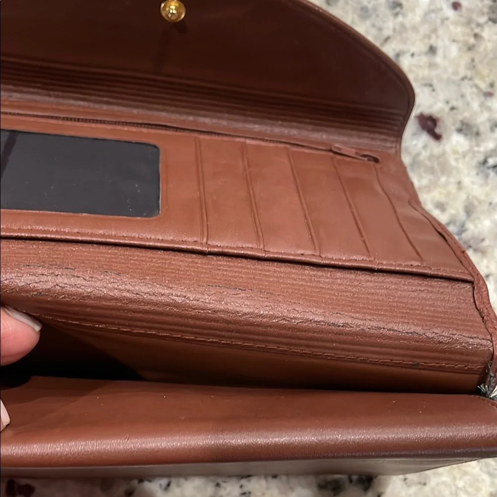 BUXTON Elegant Buttery Soft Brown Leather Ladies Wallet many compartments NEW